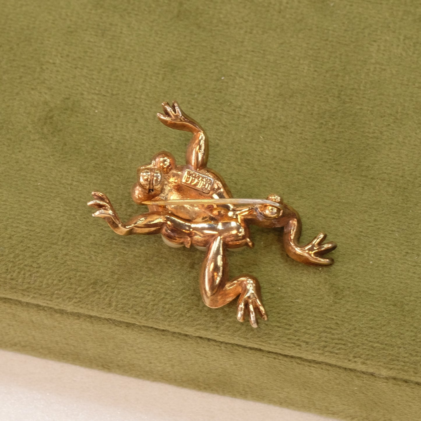 Trifari Faux Pearls Frog brooch 1950s