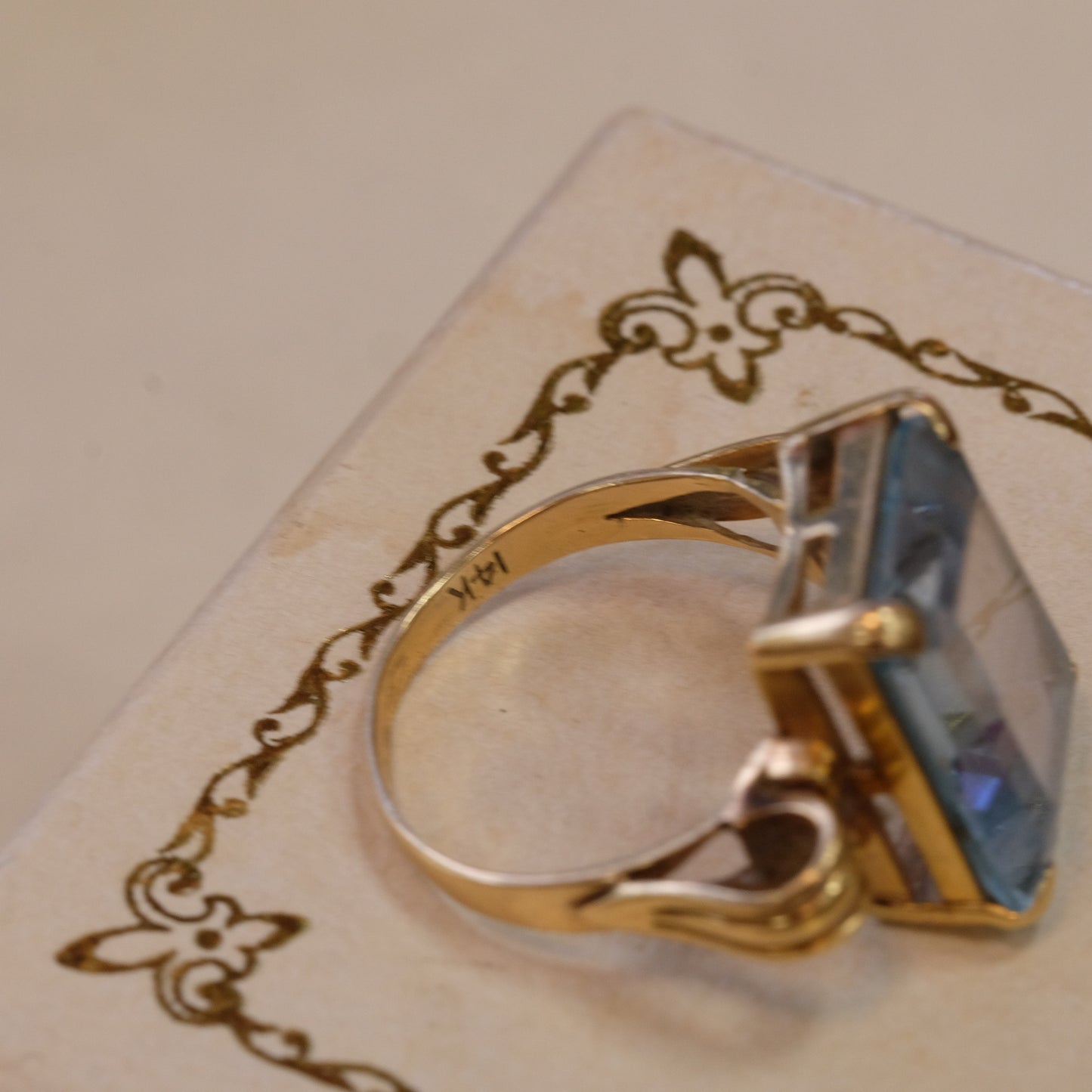 14k Gold Aquamarine Retro Ring