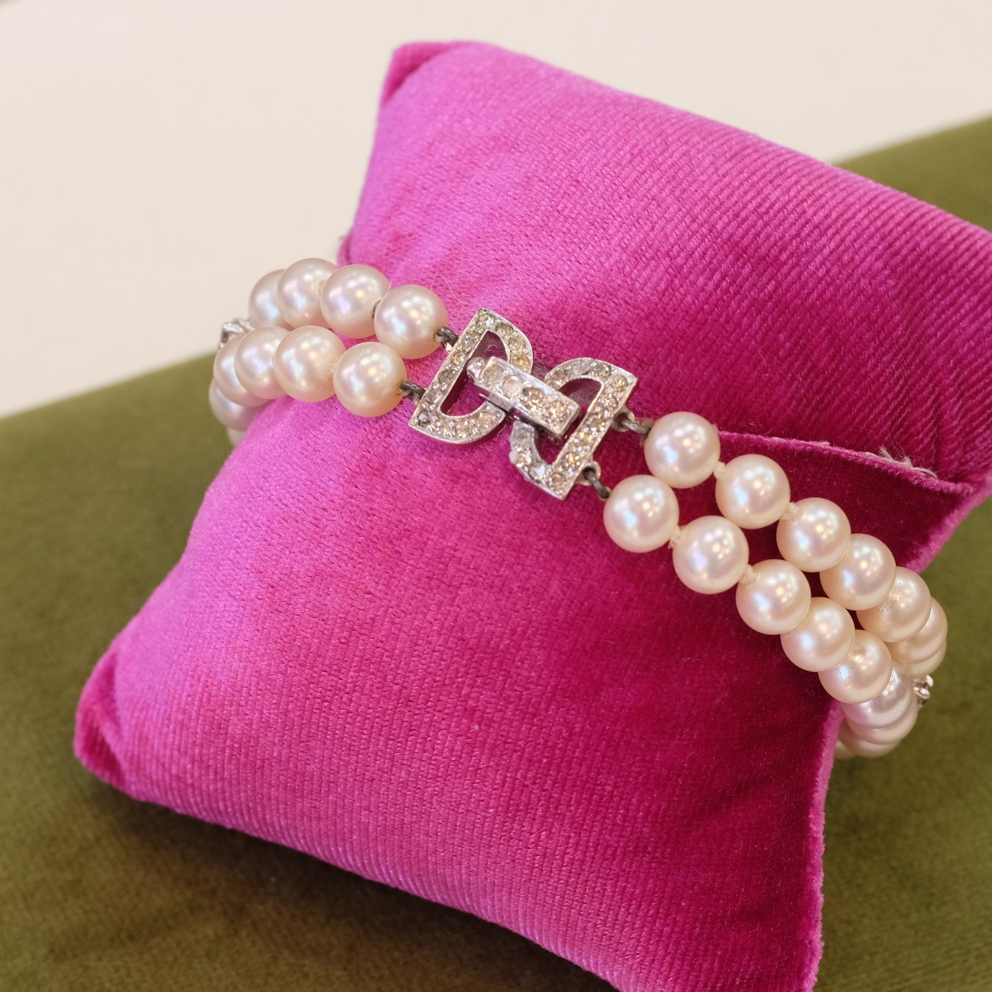 Jomaz Faux Pears bracelet 1950s