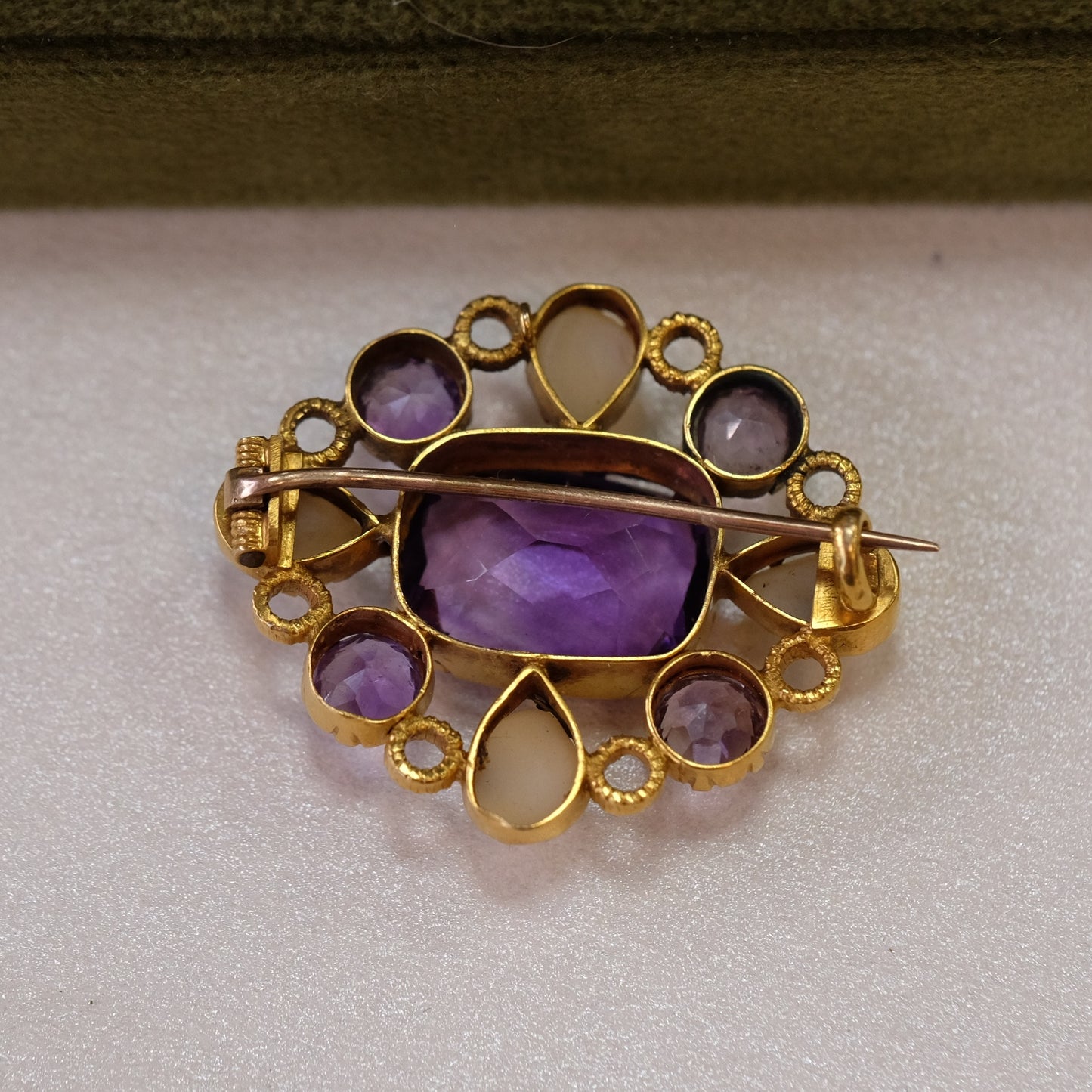 10K Yellow Gold Victorian Amethyst Pearl Brooch