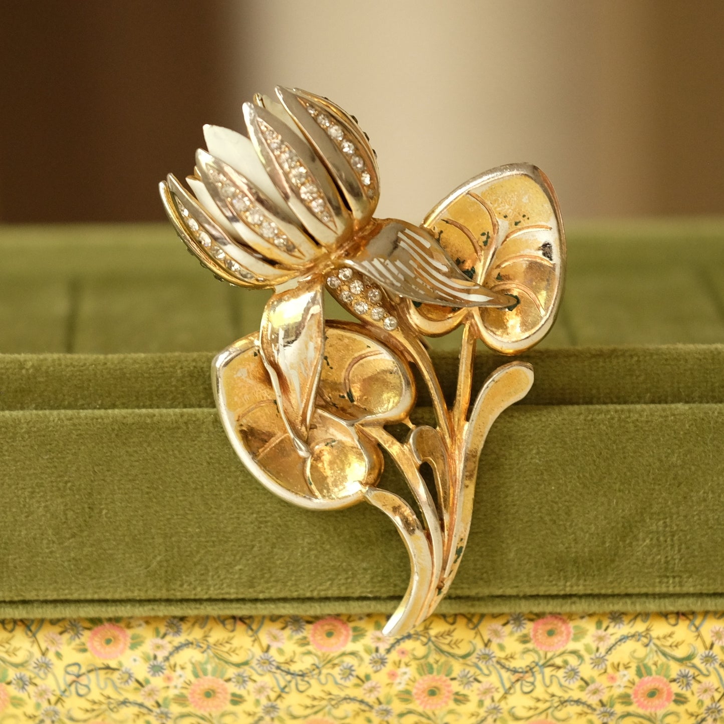 Deja Vintage Water Lilly Flower Pin 1939