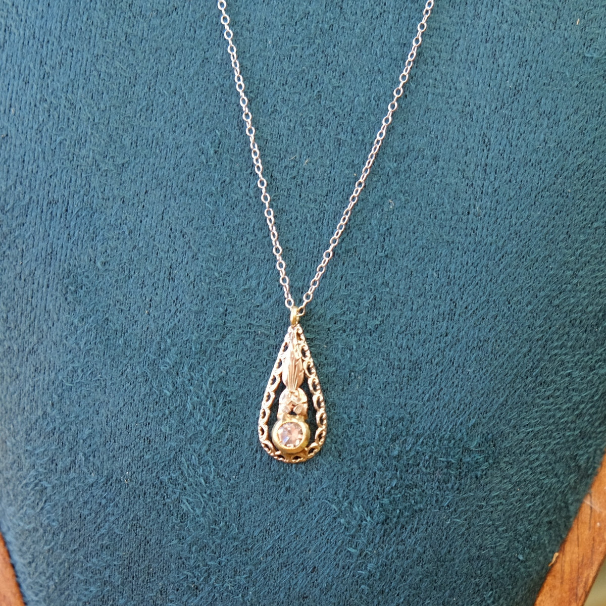 18k White Gold Edwardian White Lavalier on chain