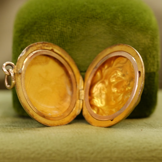 10K Round locket with lady