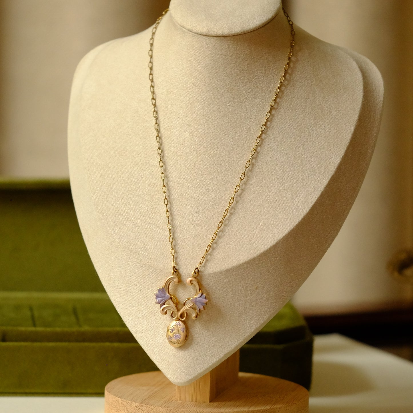 Art Nouveau Locket Necklace 1910s