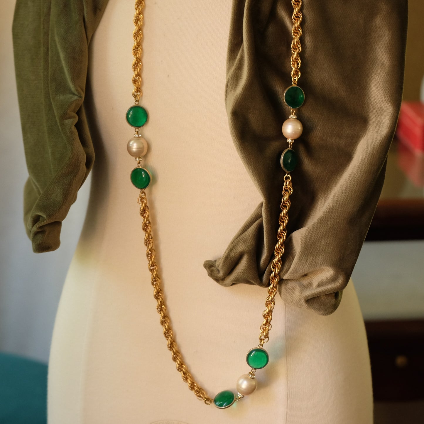 Long Sotuar with Green Glass and Pearl Beads