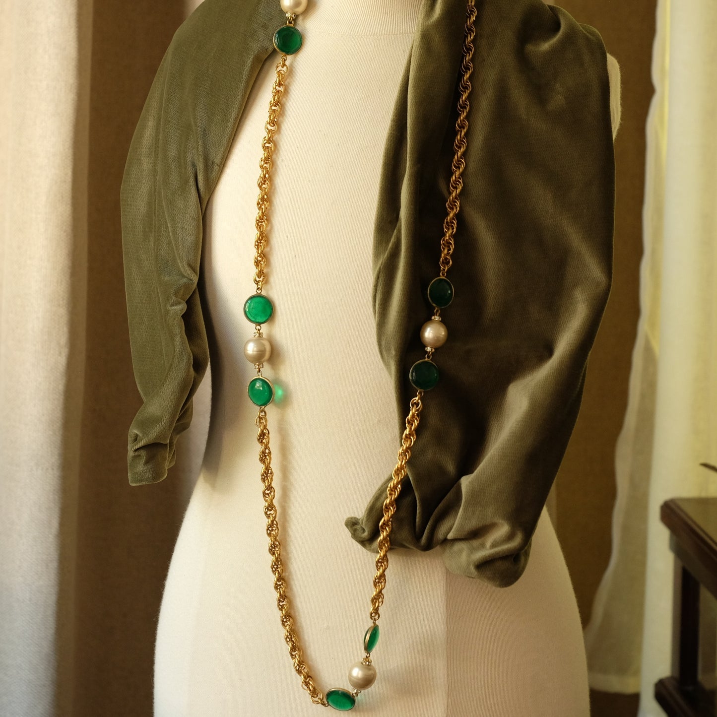 Long Sotuar with Green Glass and Pearl Beads