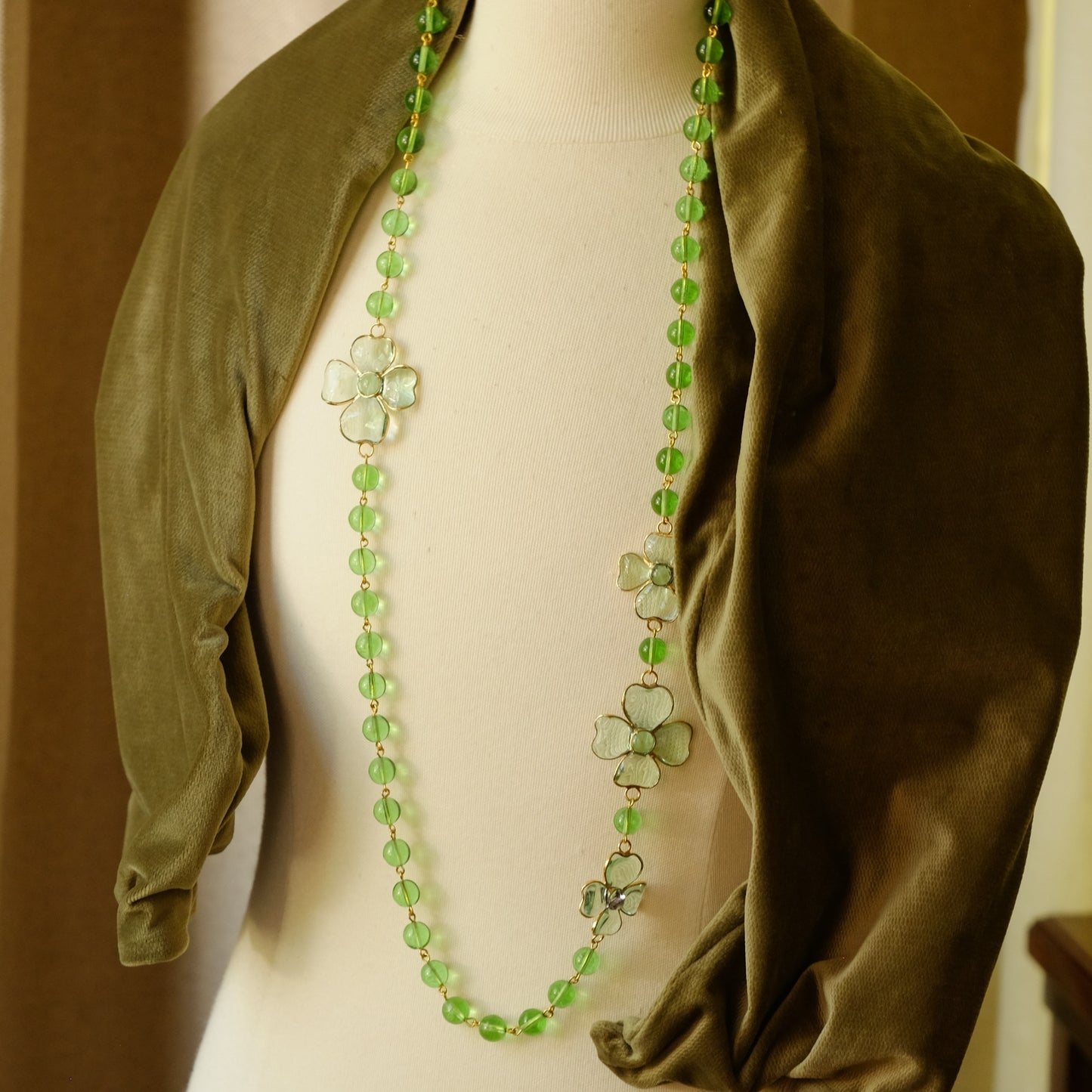 Glass Sotuar with Flowers and Glass Beads