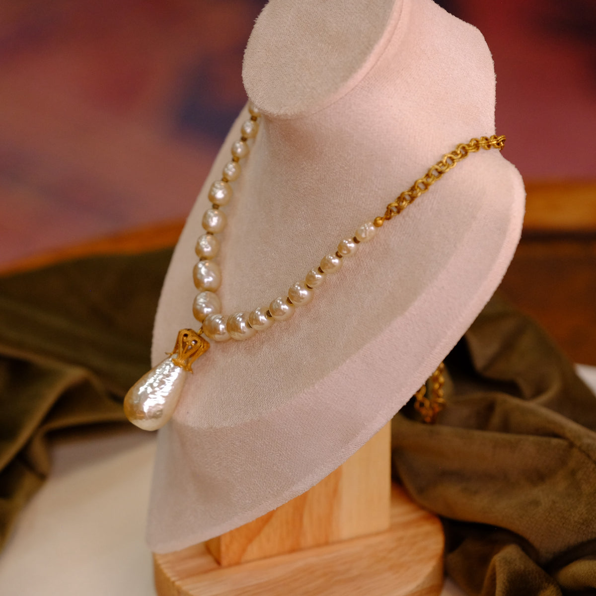 Vintage Miriam Haskell Single Drop Longer necklace 1970s