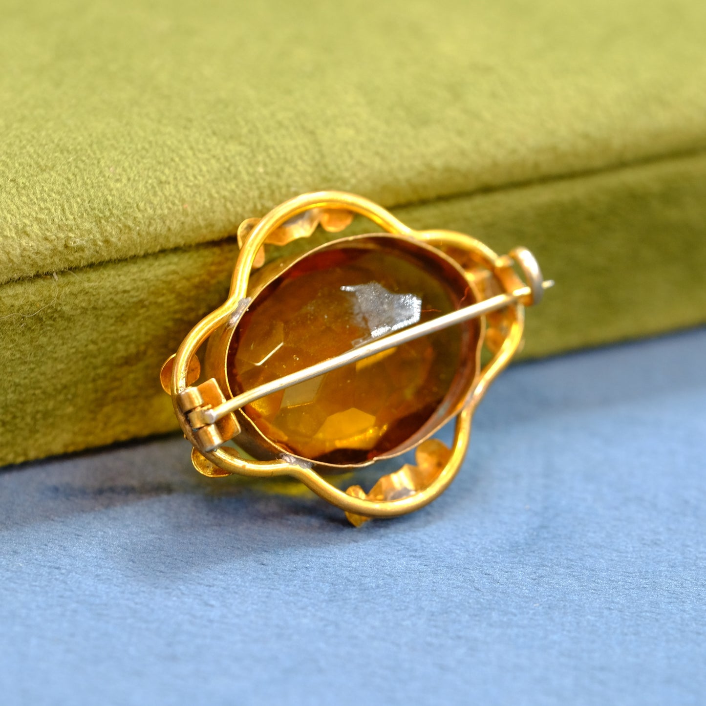 10k gold Victorian Amber glass Brooch