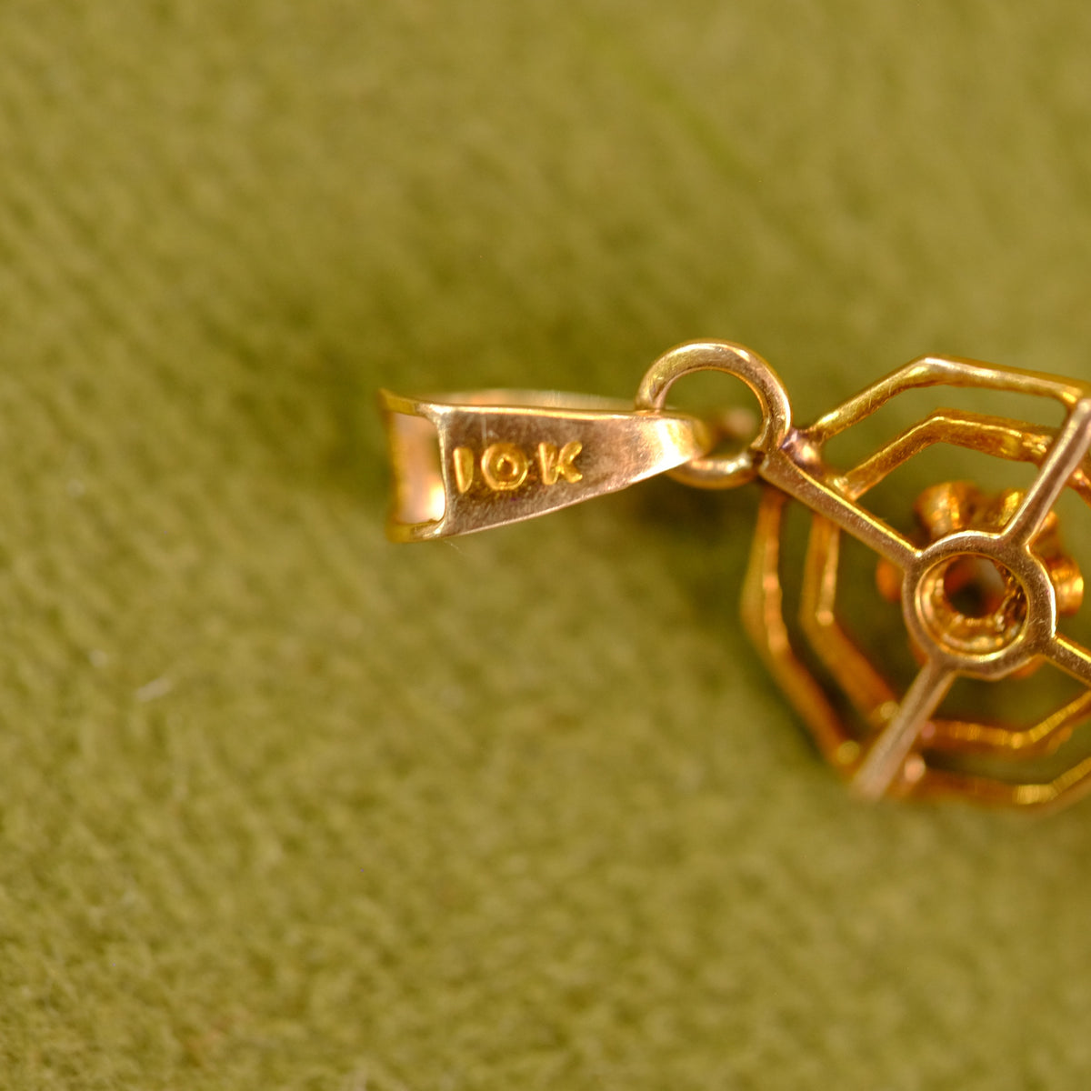 10K Spiderweb Diamond Lavalier