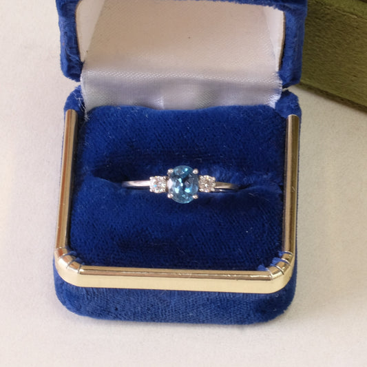 18K White Gold 0.2ct Diamond and Aquamarine 0.95 Ring