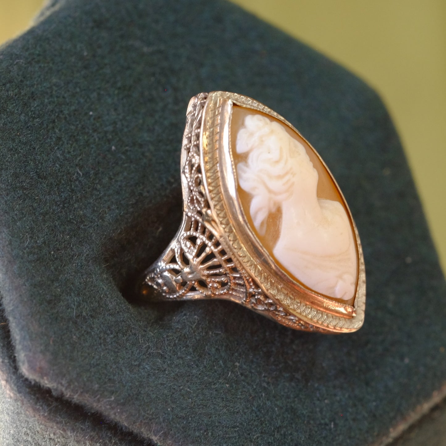 14K Gold Filigree Cameo Ring