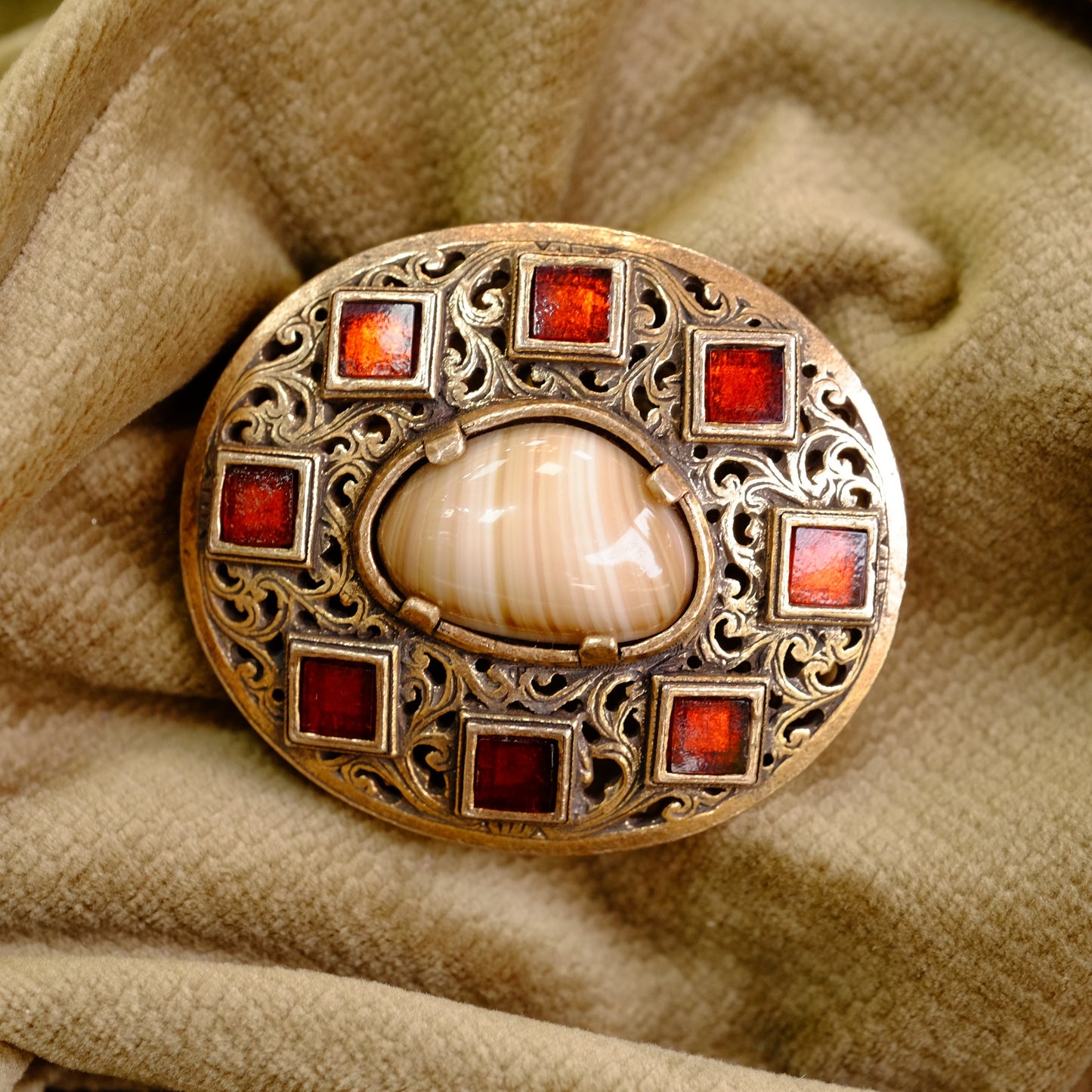 Round Scottish Costume Pin