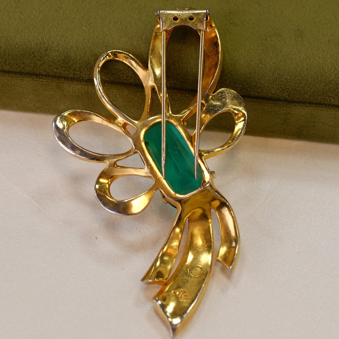 Hattie Carnegie Green Glass Dress Clip 1940s