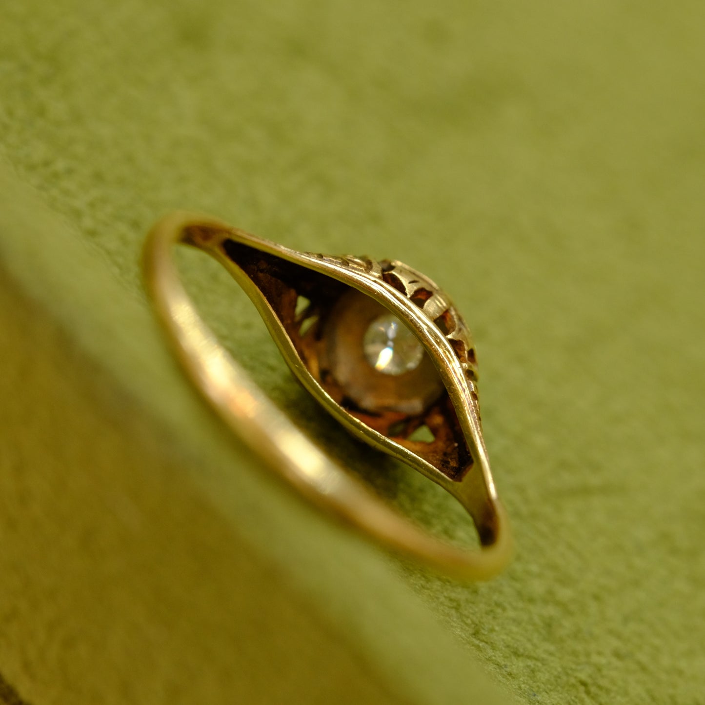 14k Gold Art Deco Diamond Filigree Ring