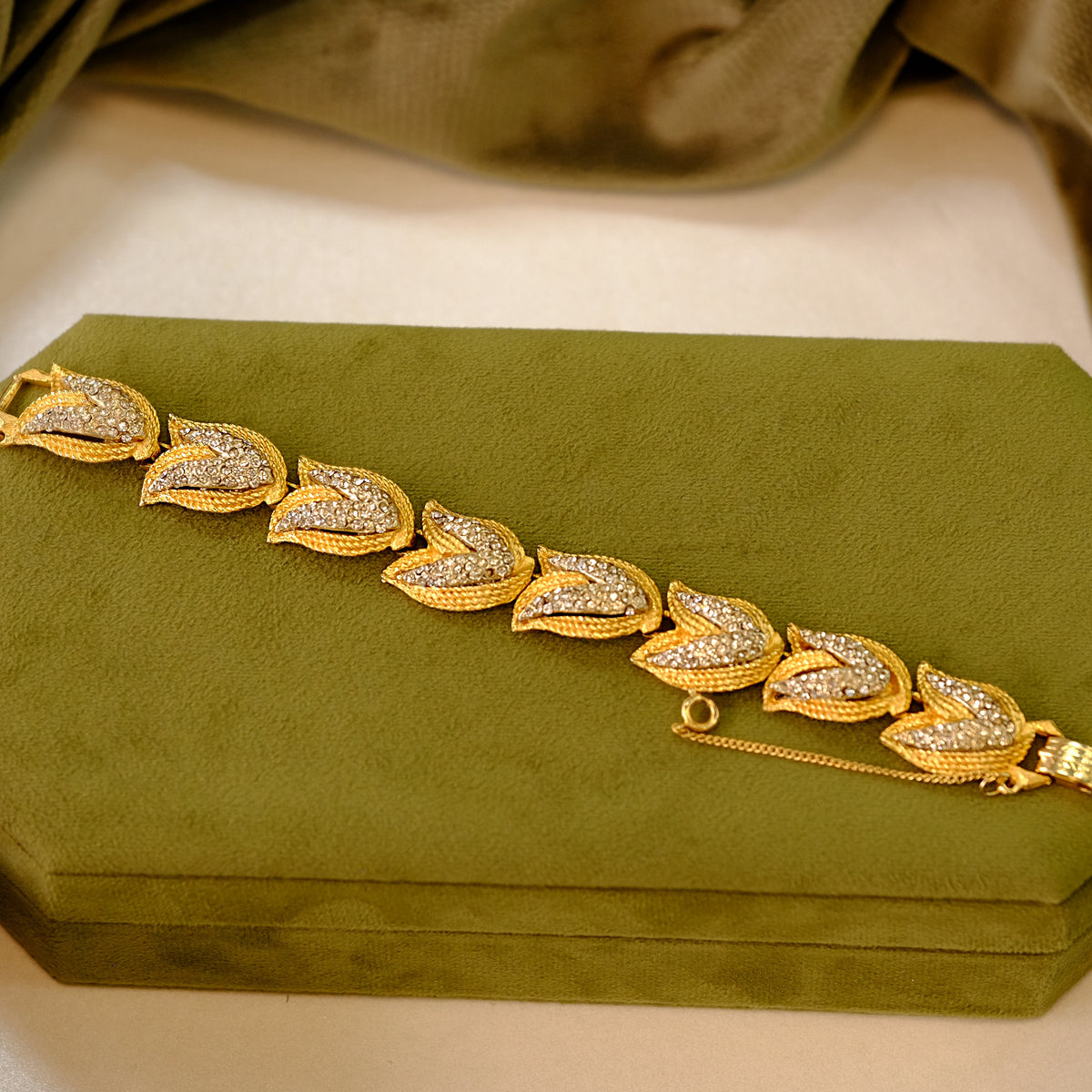 Vintage Tulip Shaped Gold-tone bracelet 1960s