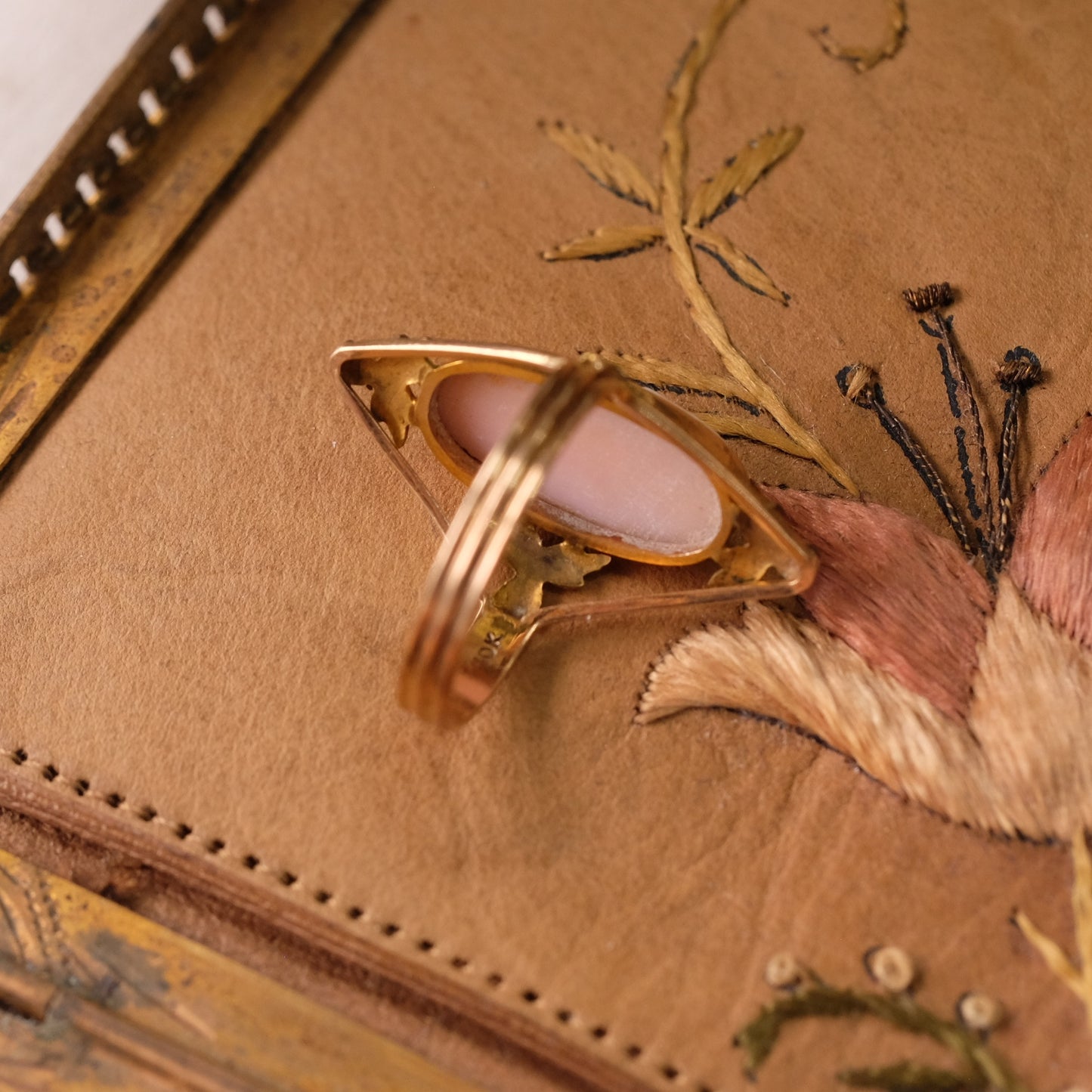 10K Gold Cameo Oblong Ornament Ring