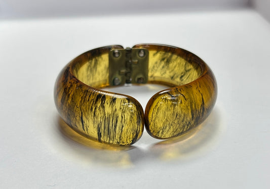 Amber Clamper B