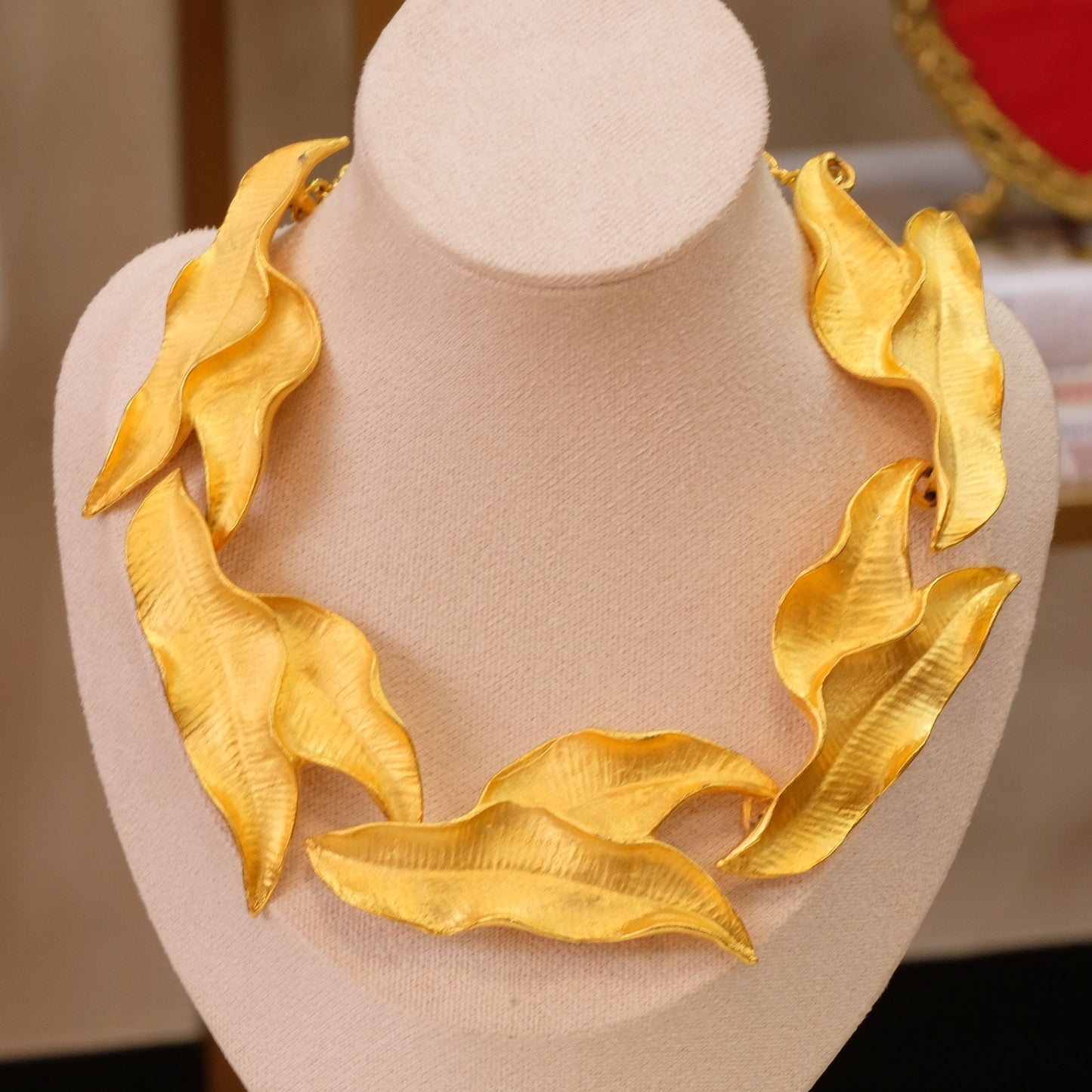 Vintage Structural Leaf Gold Tone Necklace 1980s
