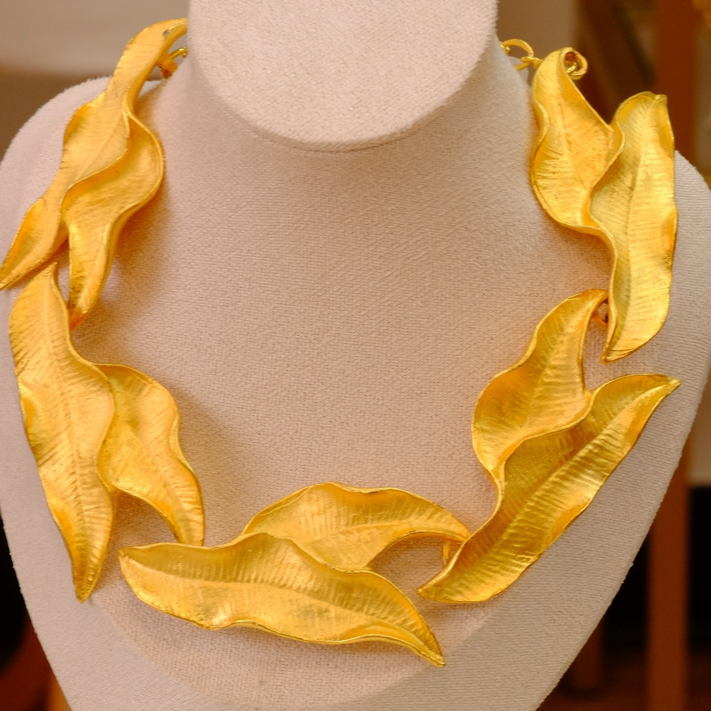 Vintage Structural Leaf Gold Tone Necklace 1980s