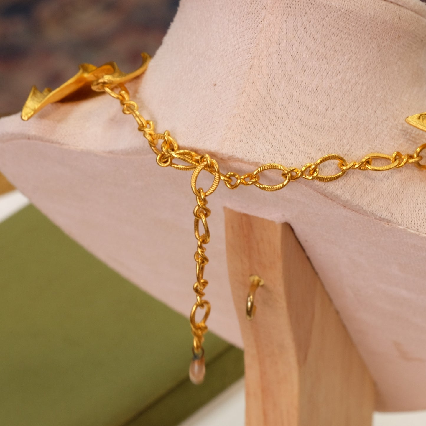 Vintage Structural Leaf Gold Tone Necklace 1980s