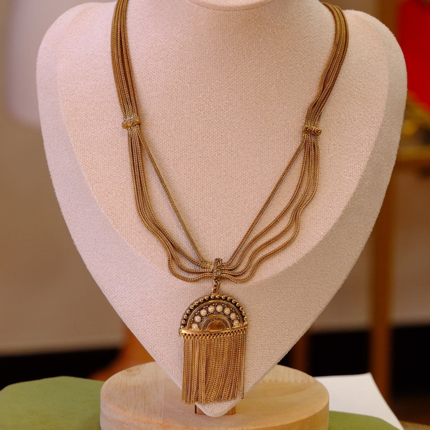 Gold Tone Fringe pendant necklace 1930s