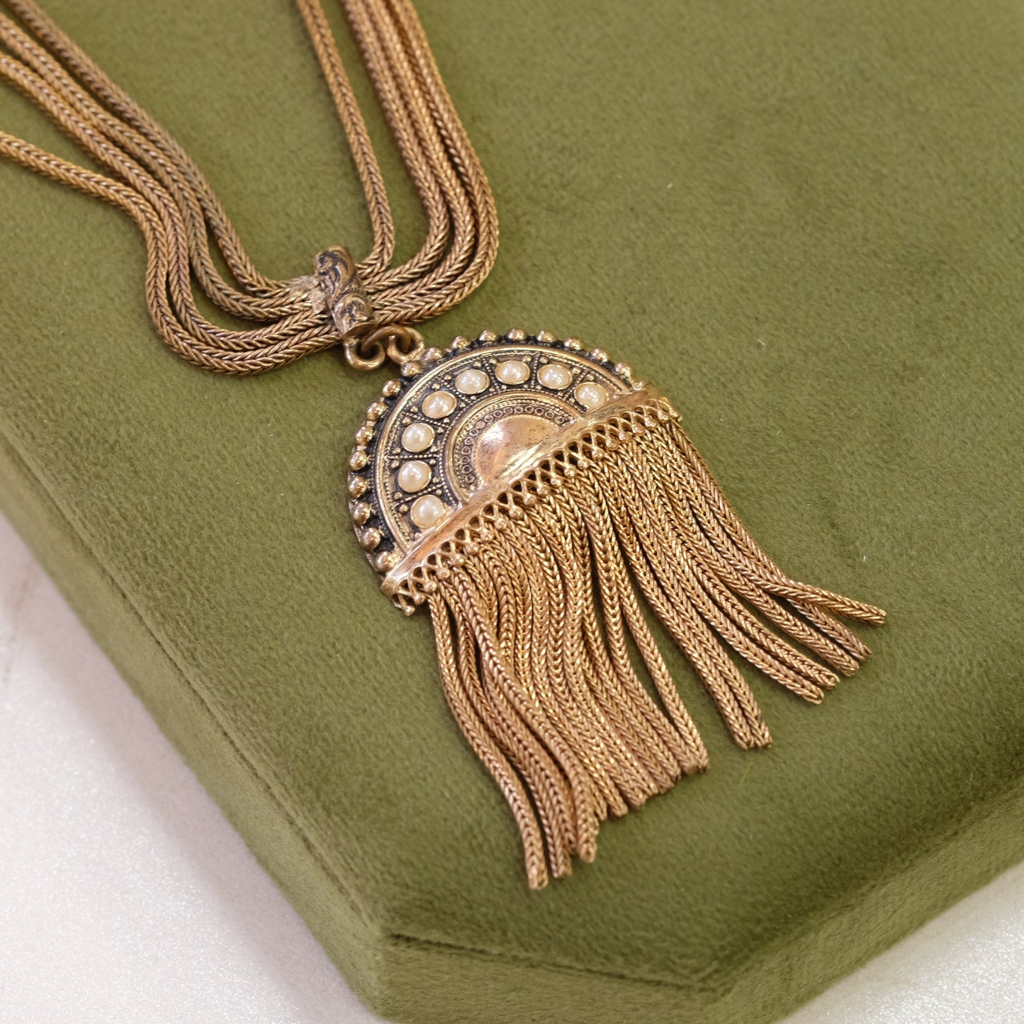 Gold Tone Fringe pendant necklace 1930s