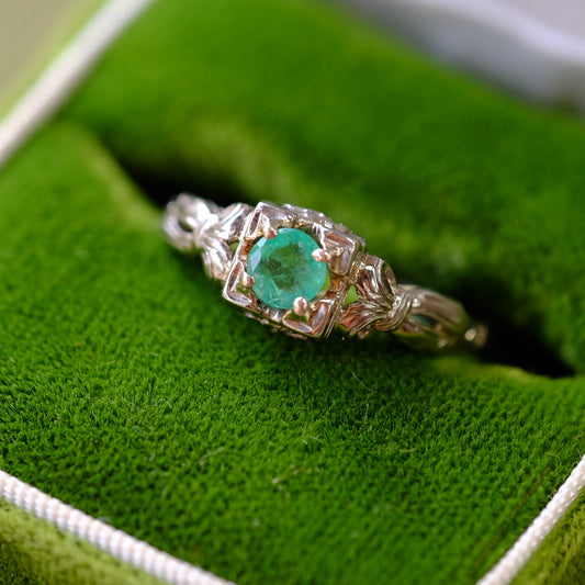 18K White Gold Emerald Ring