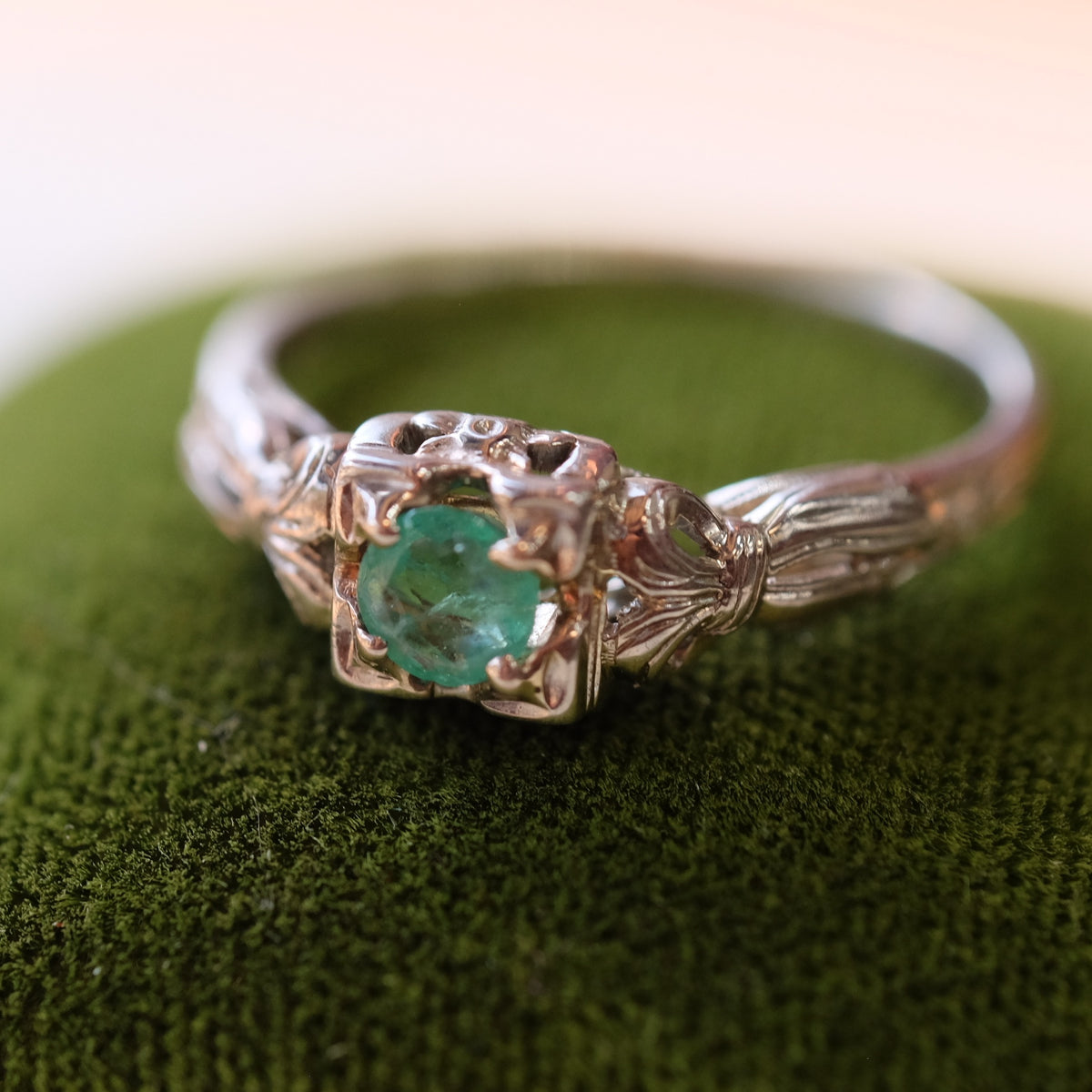 18K White Gold Emerald Ring