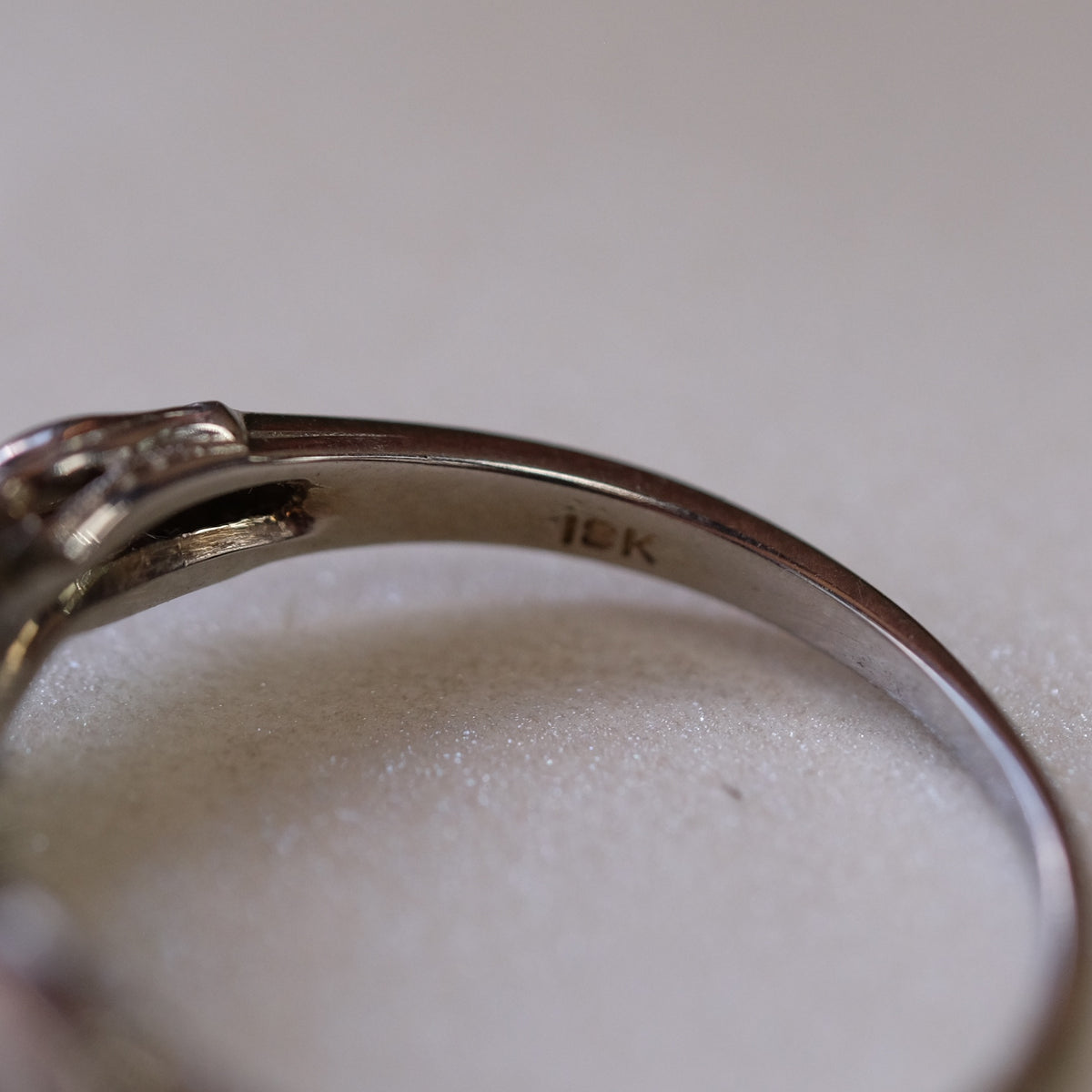 18K White Gold Emerald Ring