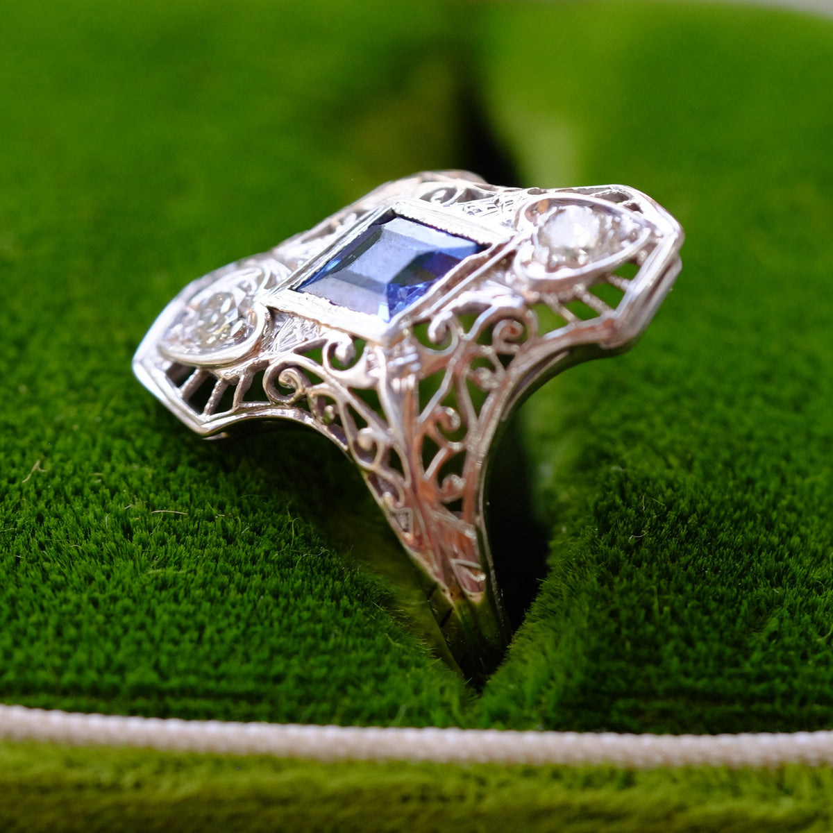18K White Gold Diamond Sapphire Art Deco Ring