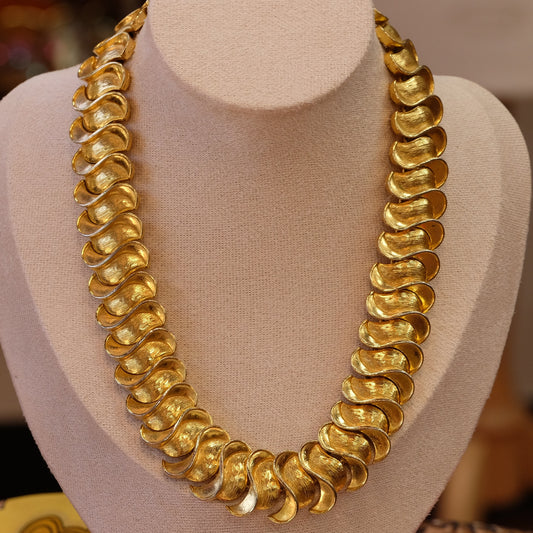 Vintage Twisted gold tone choker 1980s