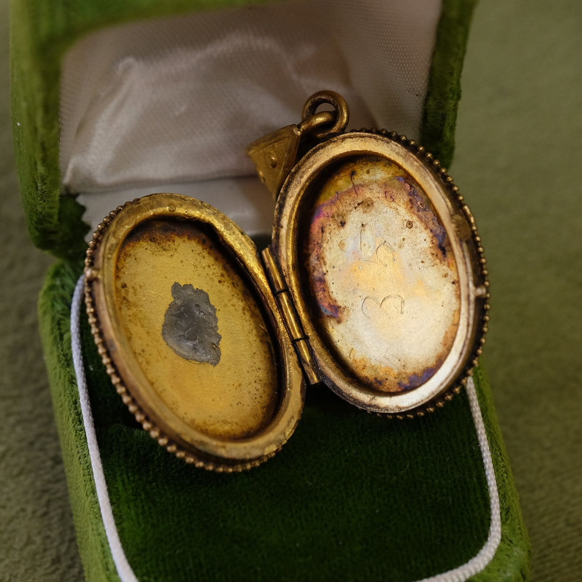 Victorian Locket with double stones