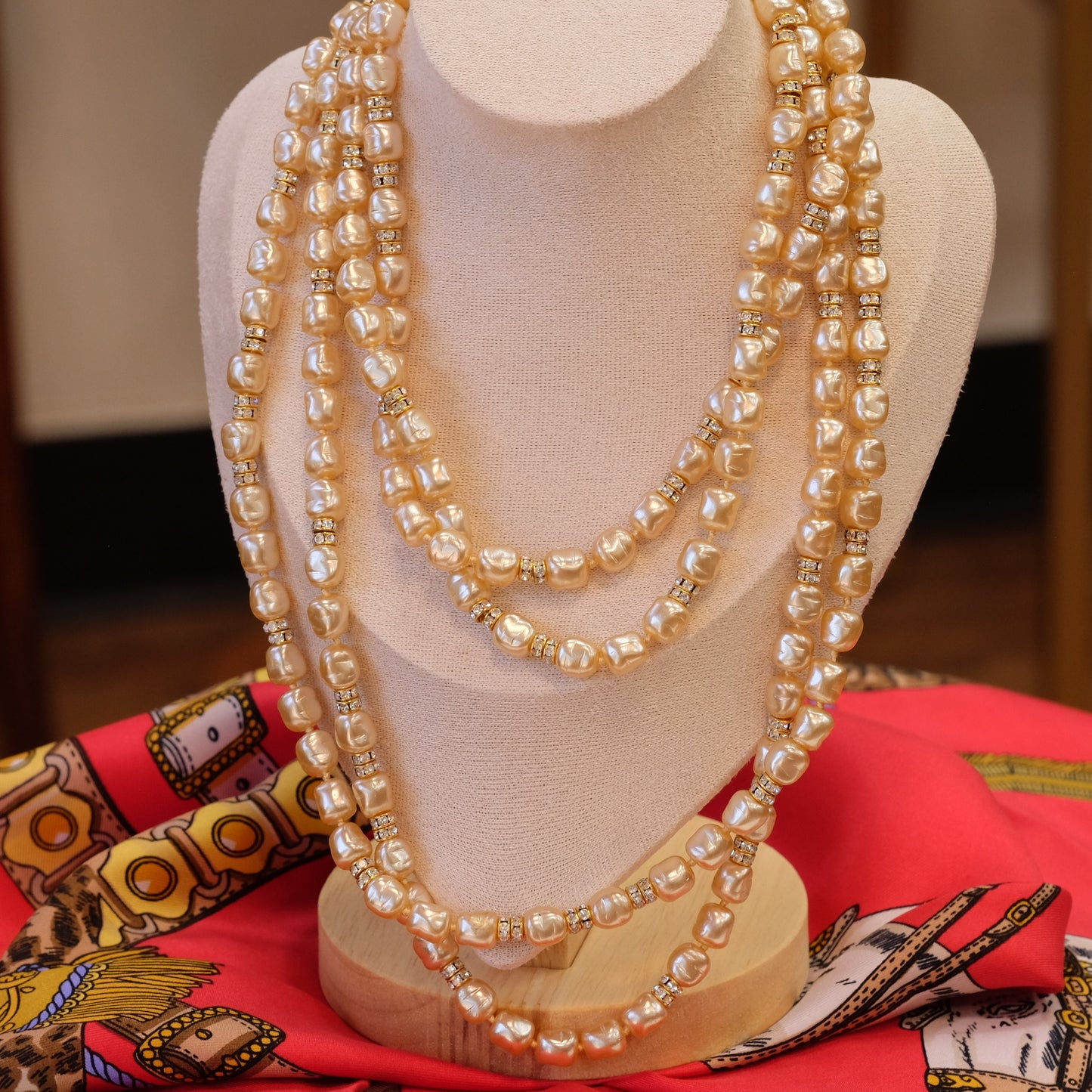Long Faux pearl rhinestone barrel necklace 1980s
