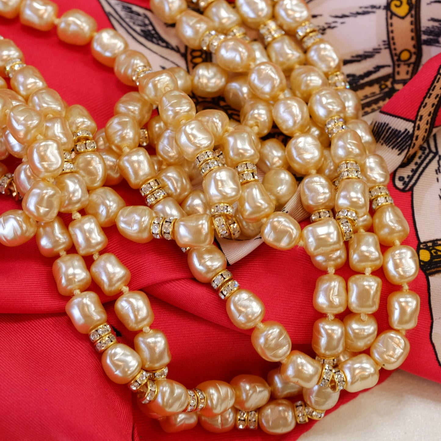 Long Faux pearl rhinestone barrel necklace 1980s