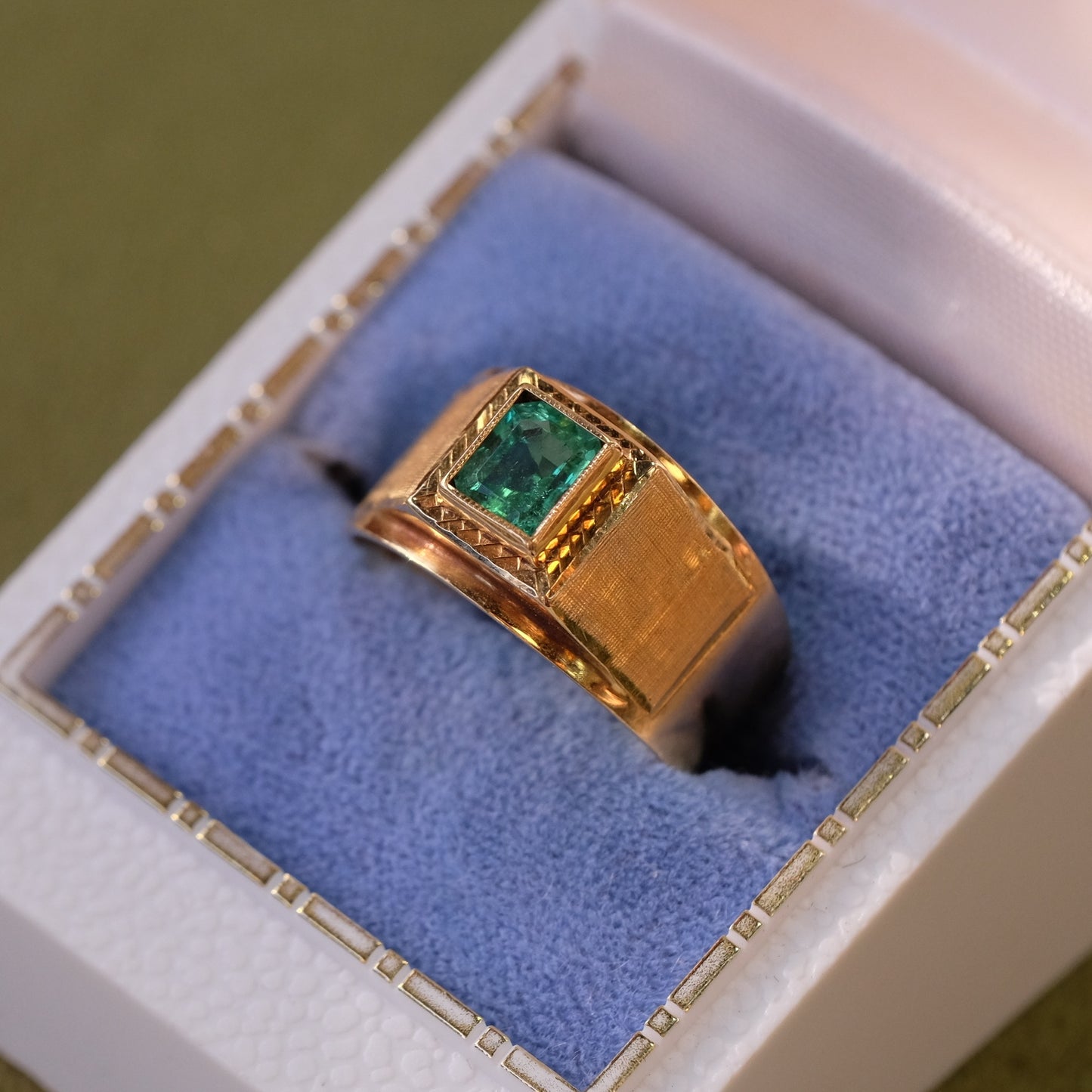 18K Yellow Gold Emerald Ring