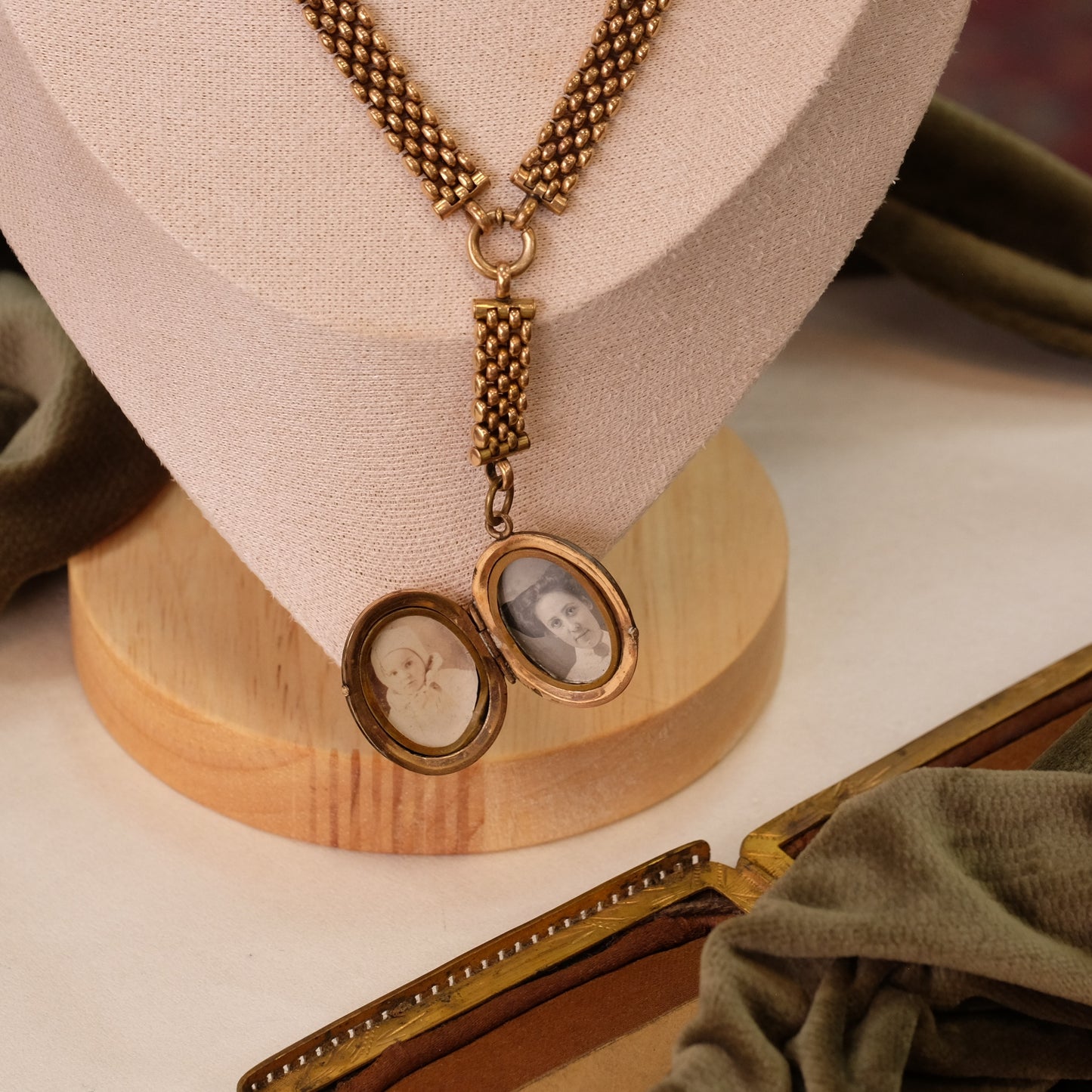Victorian Locket and chain necklace