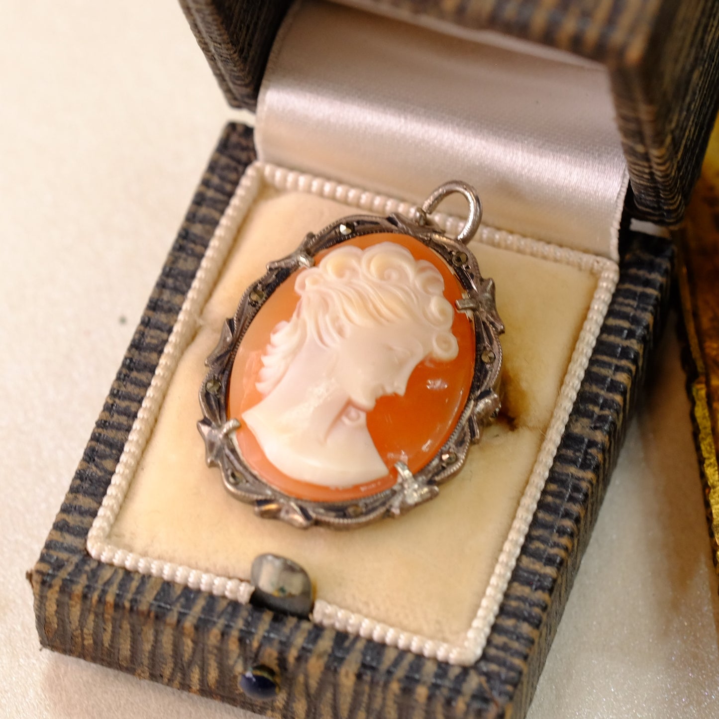 Antique Silver Cameo Pendant Brooch
