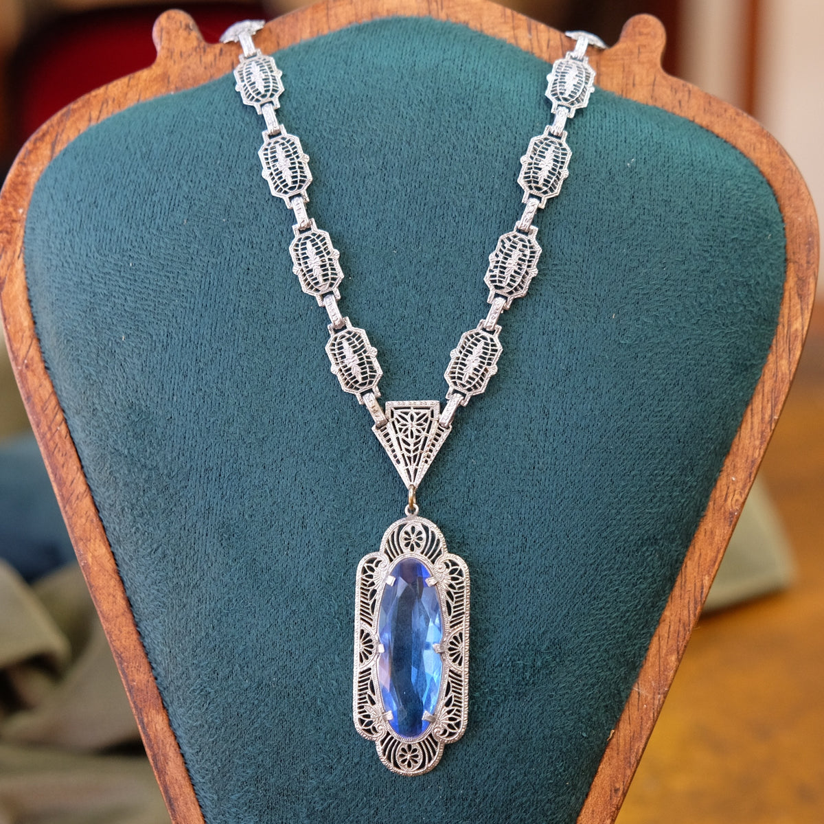 Art Deco Faux Sapphire Filigree Necklace