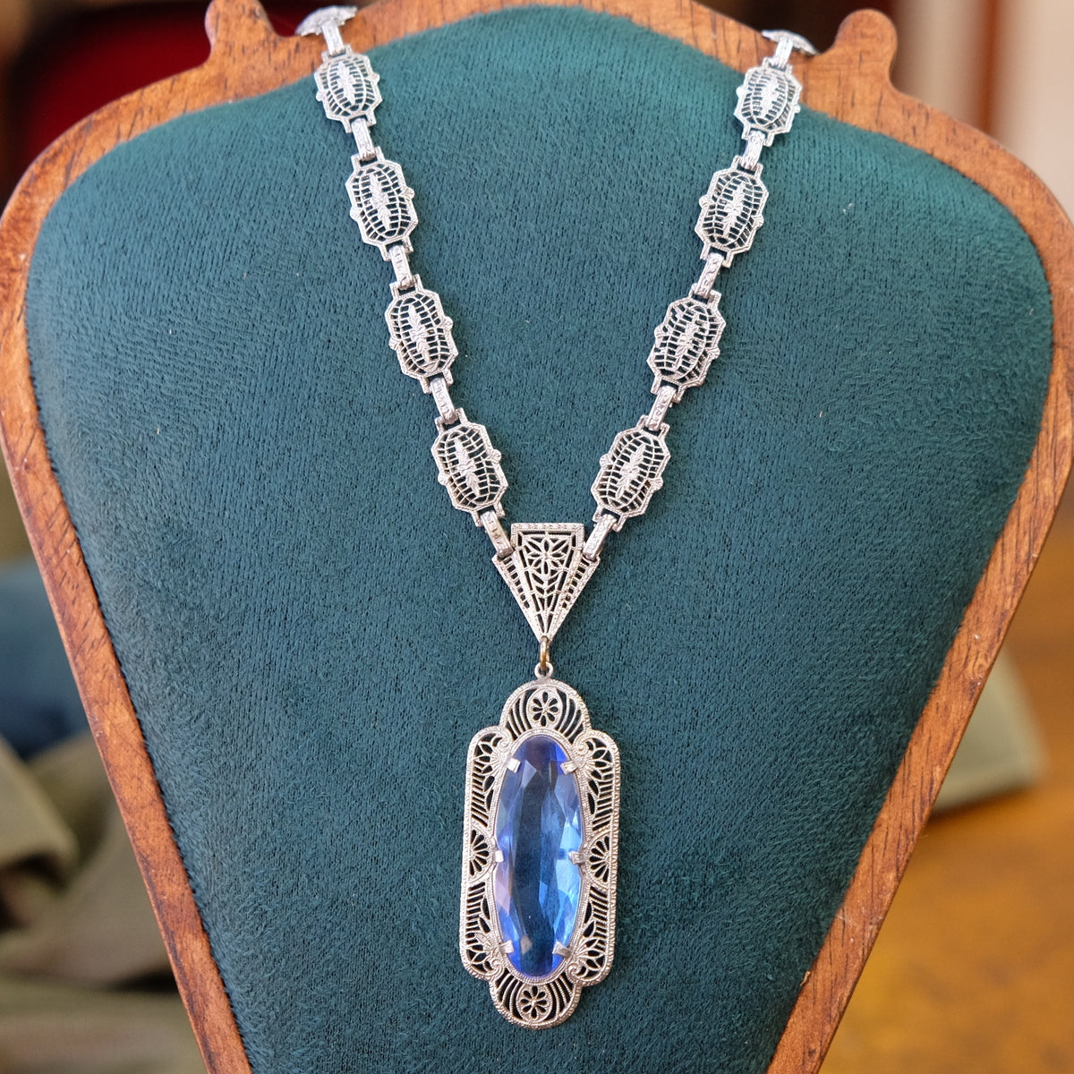 Art Deco Faux Sapphire Filigree Necklace