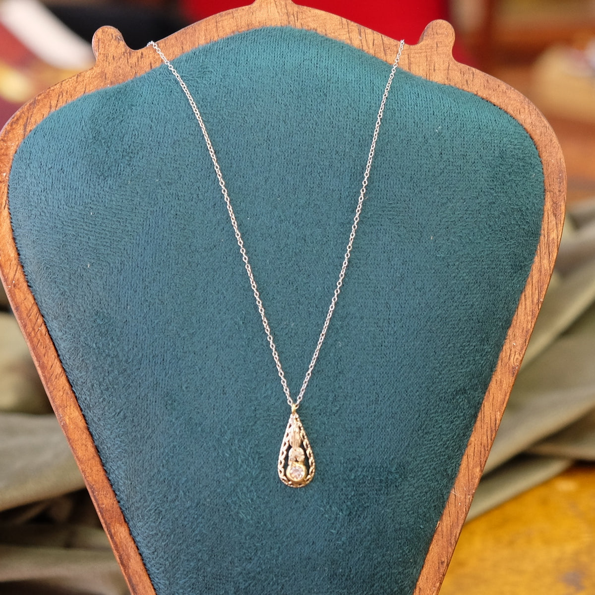 18k White Gold Edwardian White Lavalier on chain