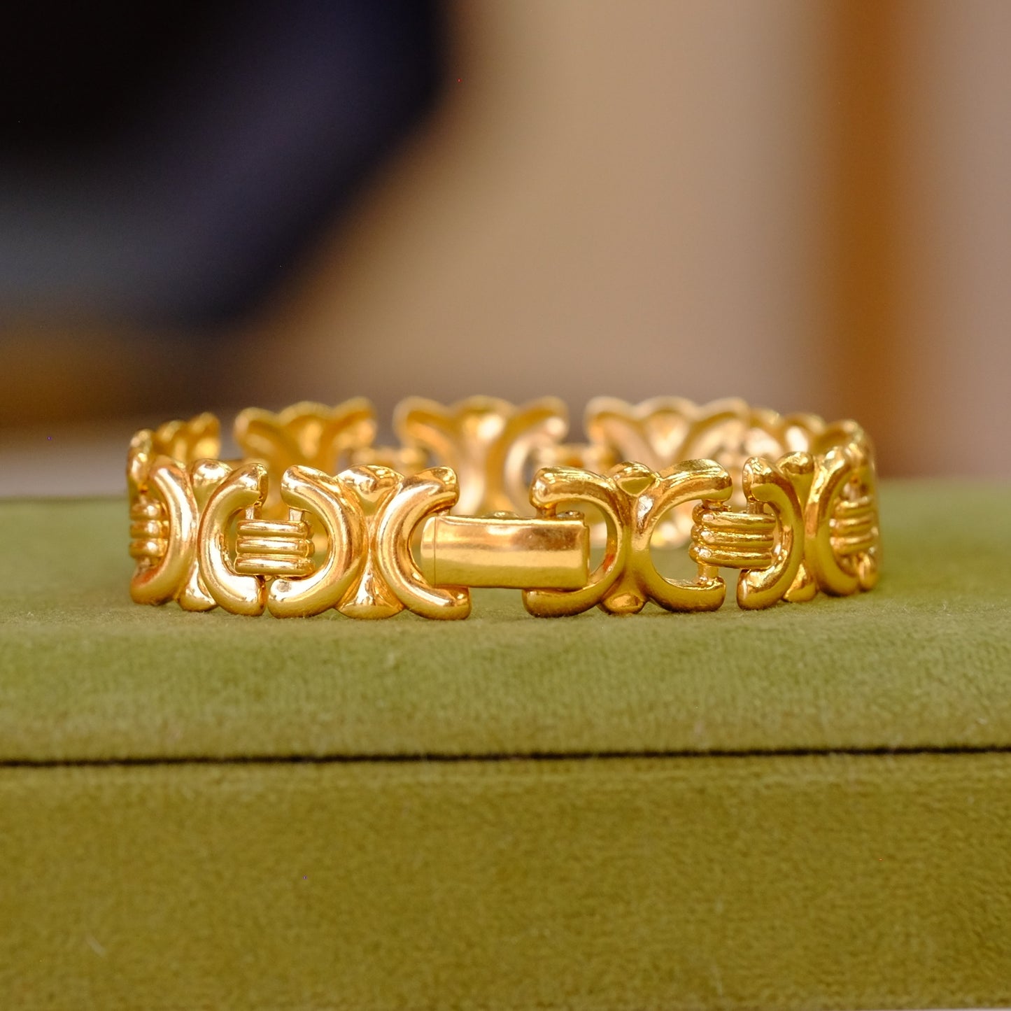 Vintage Gold Tone Bracelet 1980s