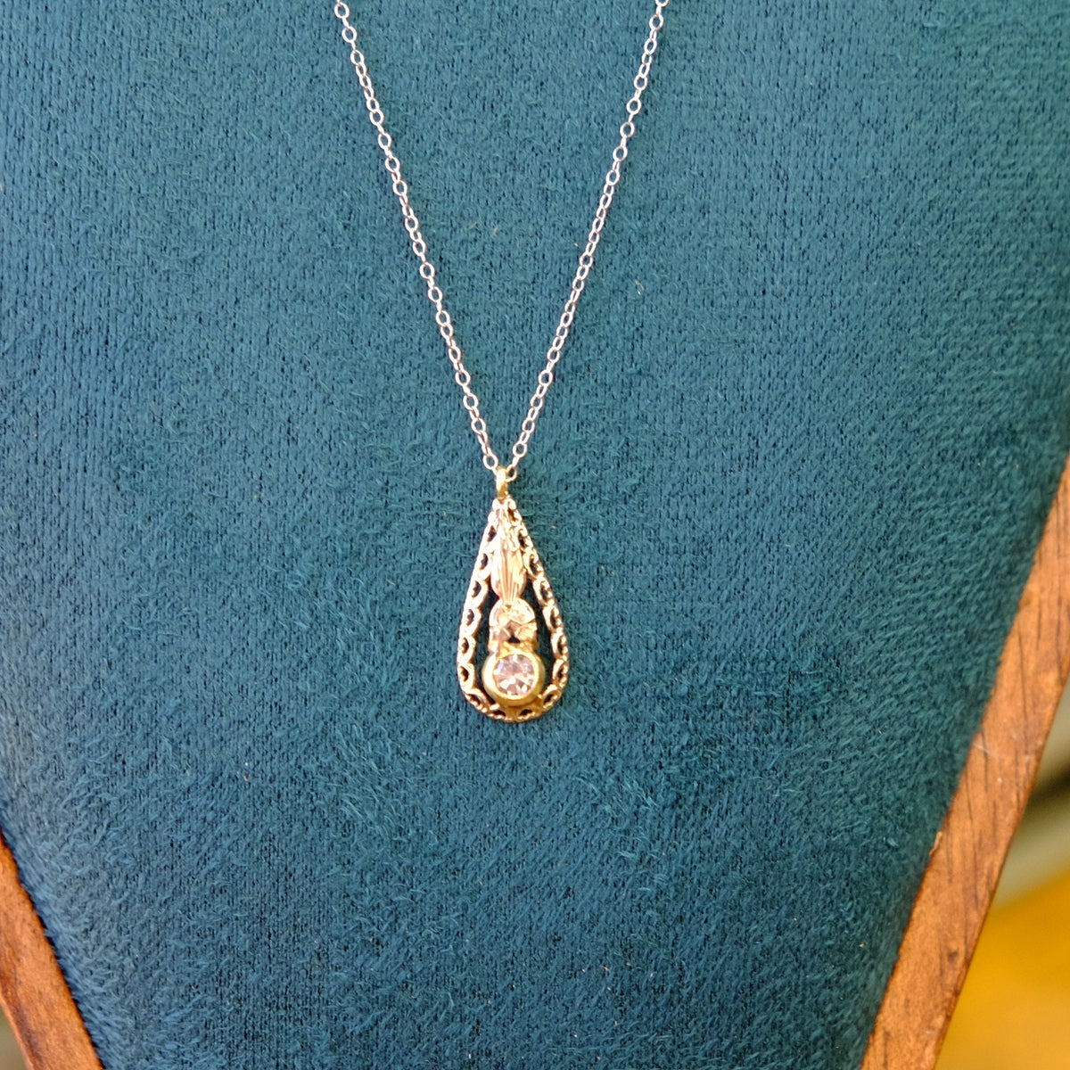 18k White Gold Edwardian White Lavalier on chain