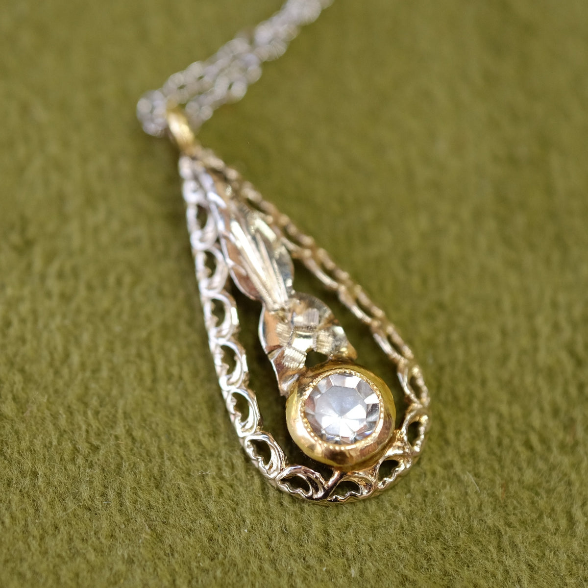 18k White Gold Edwardian White Lavalier on chain