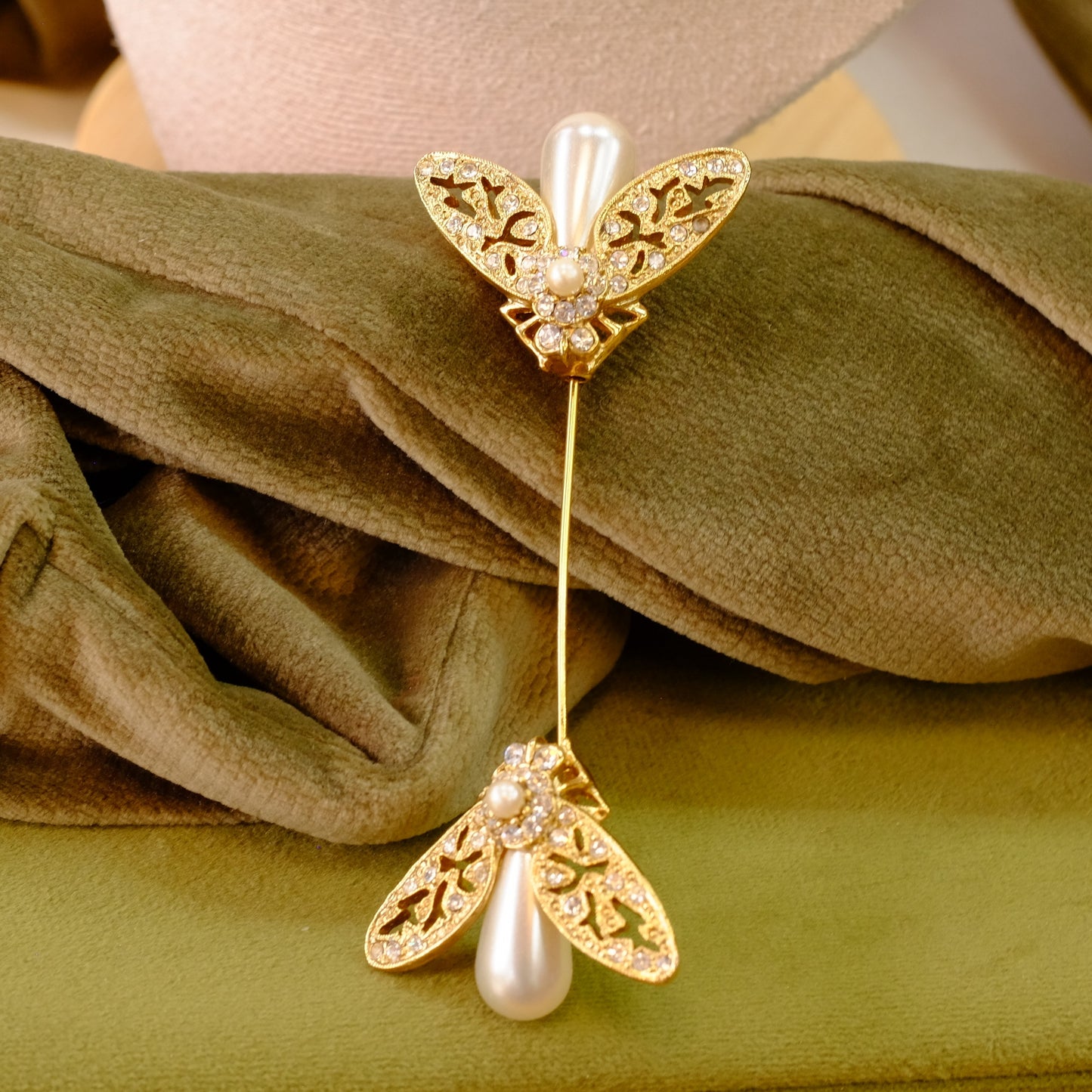 Double Bee Collar Pin 1990s