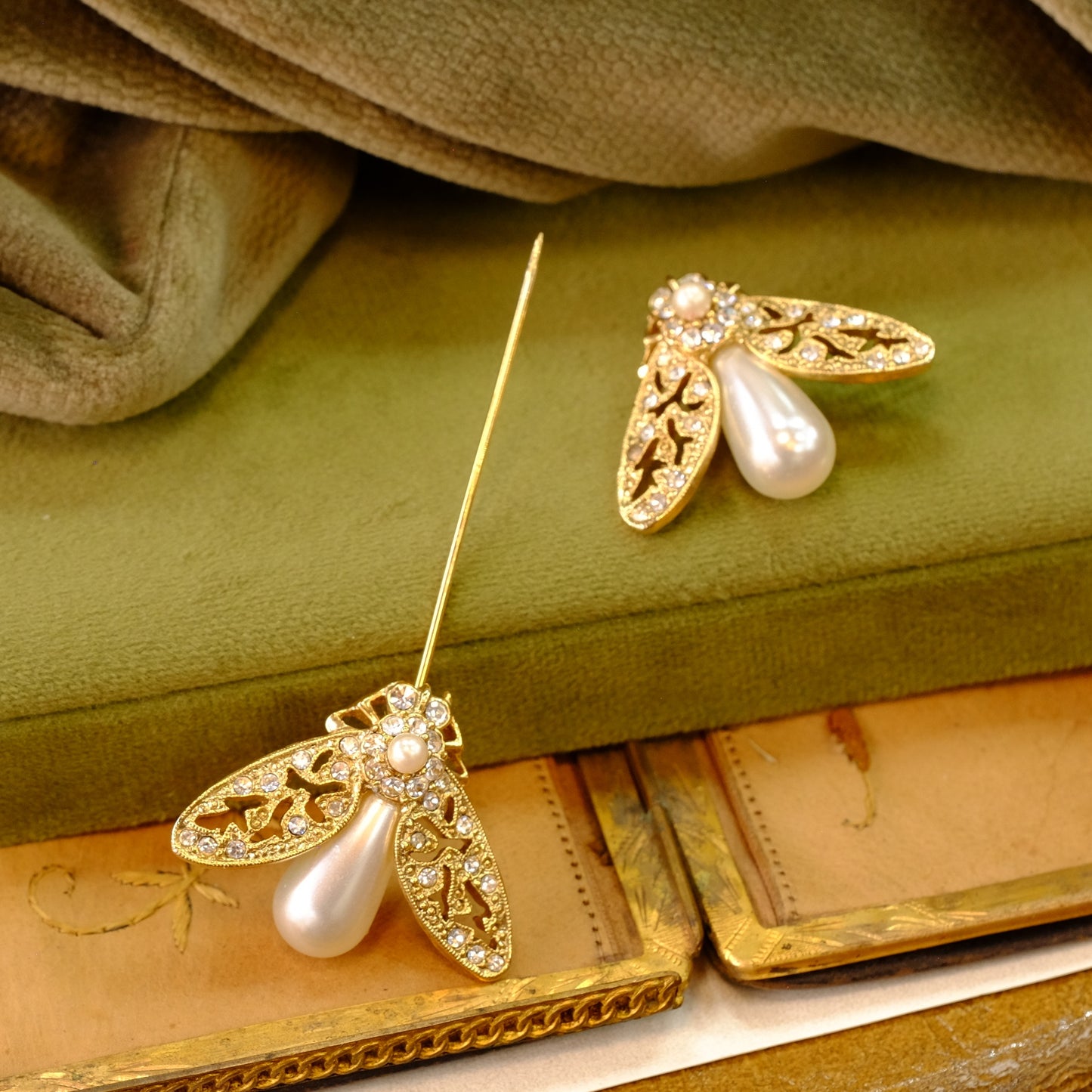 Double Bee Collar Pin 1990s