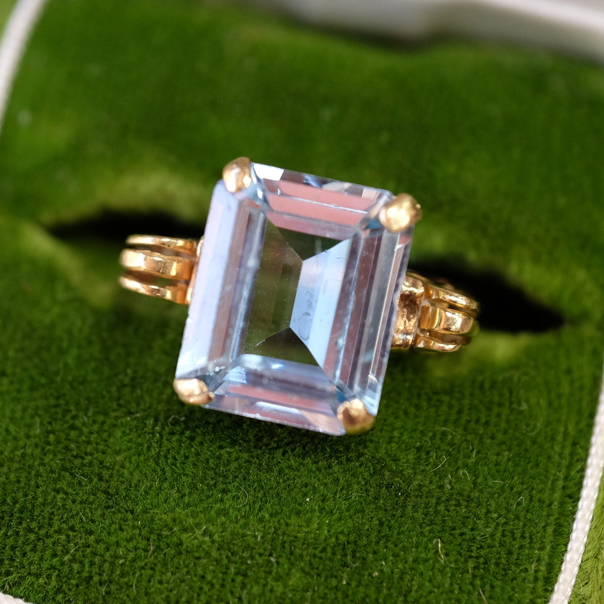 14k Yellow Gold Aquamarine Retro Ring