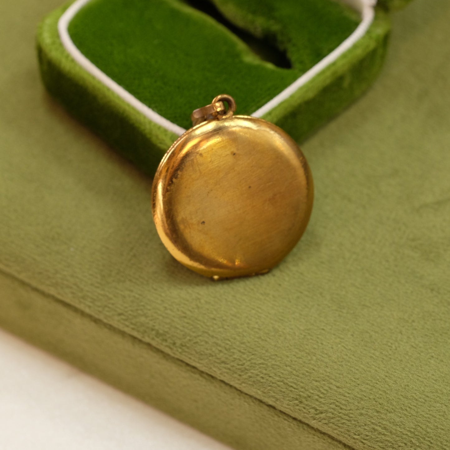 Patriotic Round Locket with Seal