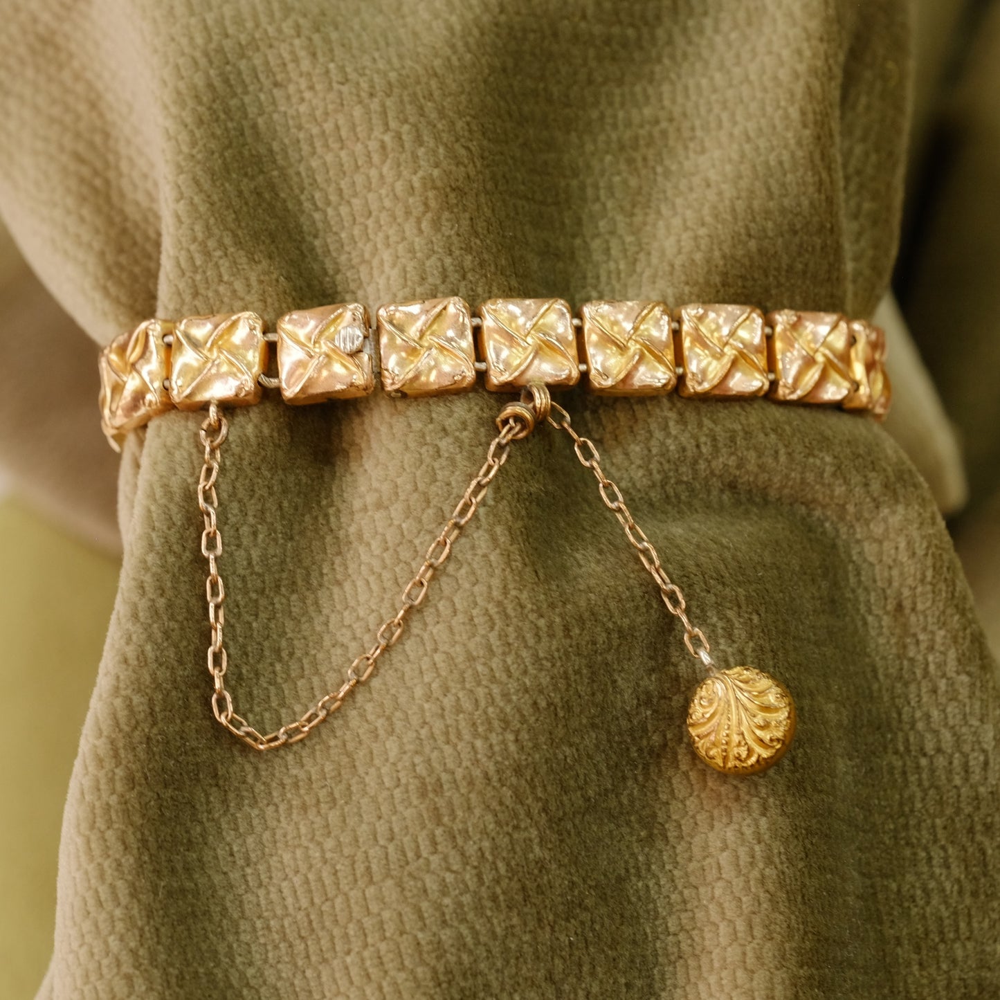 Victorian 12K Square Gold Links with Dangle Charm