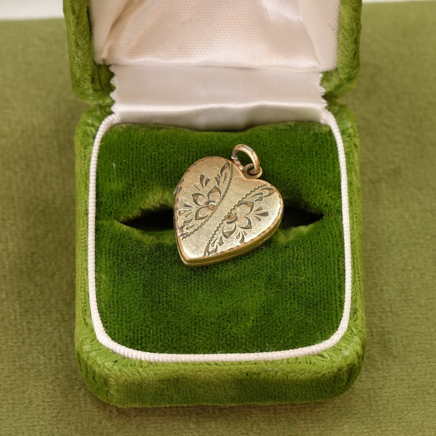 12K Gold Etched Gold Heart locket